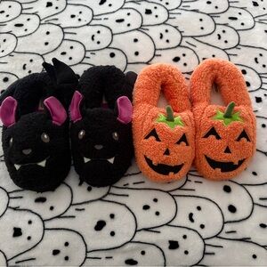 2 Pairs of Dearfoams Halloween Bat and Pumpkin Slippers W 7-8 M 5-6